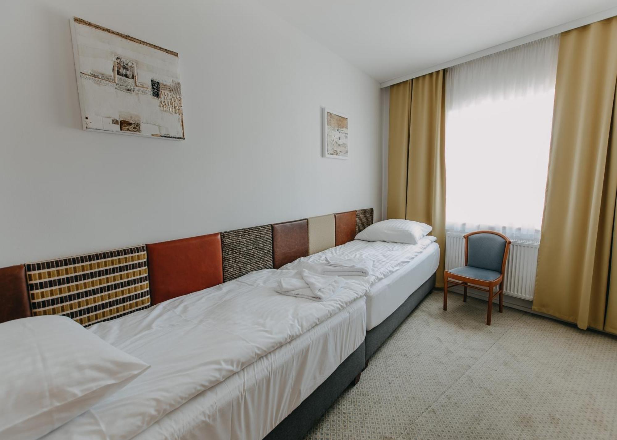 Jasło Salon Win Wine Bar & Apartments المظهر الخارجي الصورة
