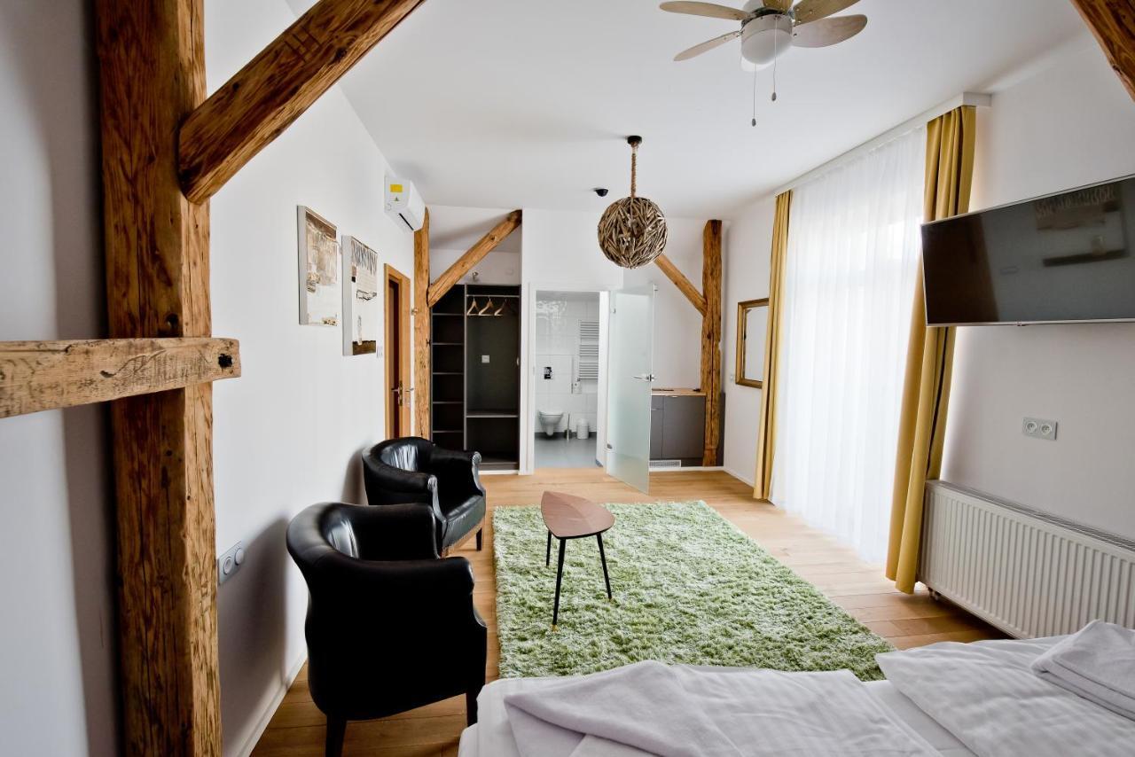Jasło Salon Win Wine Bar & Apartments المظهر الخارجي الصورة