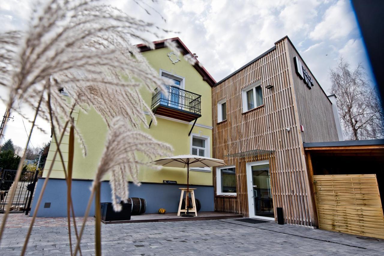 Jasło Salon Win Wine Bar & Apartments المظهر الخارجي الصورة